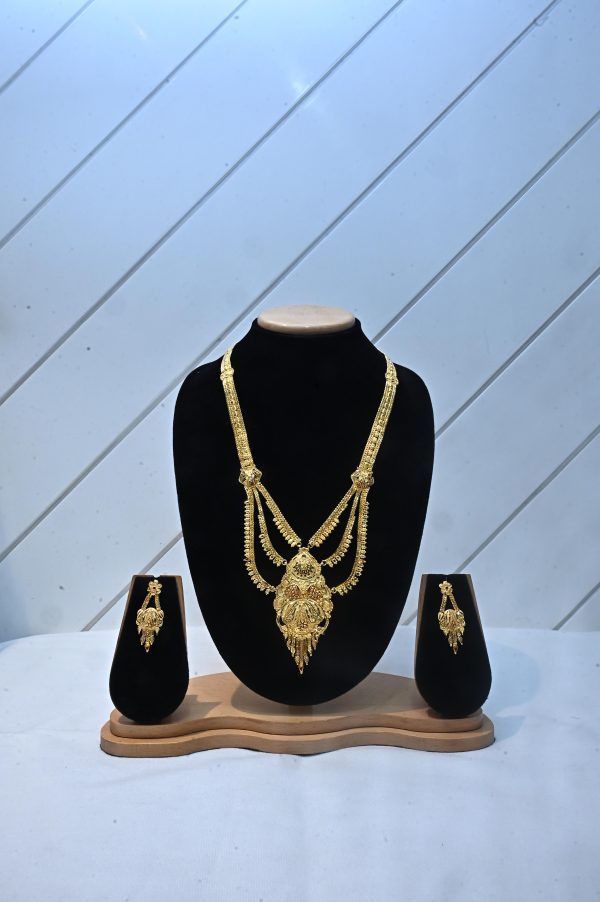 Intricate Layered Floral Motifs Necklace with Earing