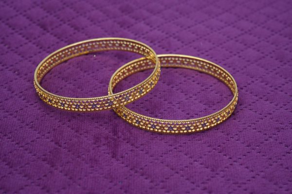 Dual-Tone Floral Cutwork Bangle Set