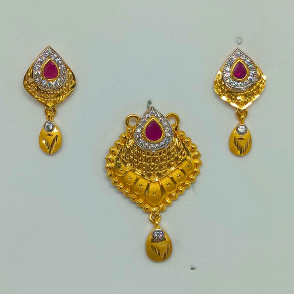 Dainty Teardrop Pendant Set
