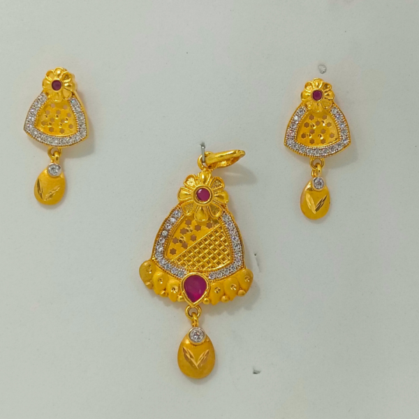 Intricate Triangular Pendant Set