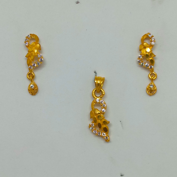 Dainty Pendant Set