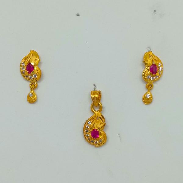 Elegant Leaf Pendant Set